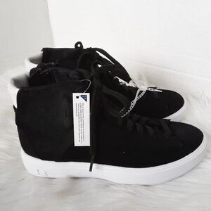 Under Armour Women's Sneaker size 5M